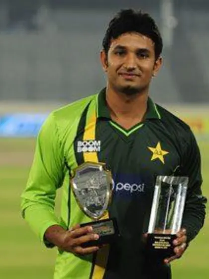 Pakistan storms into Asia Cup final