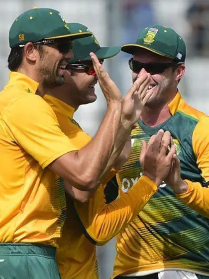 Leie, Phangiso spin South Africa home