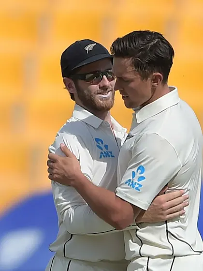 Trent Boult four-for inspires New Zealand fightback