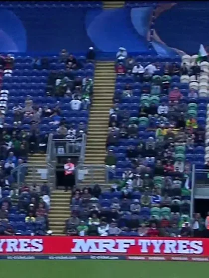 WICKET: Mohammad Hafeez is dismissed by Thisara Perera for 1