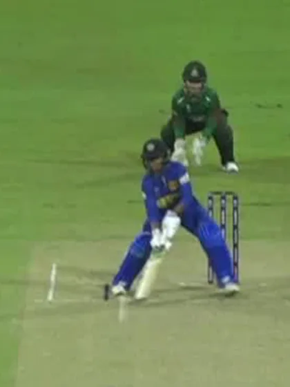 Nilakshika Silva surprises with a cheeky reverse scoop | CWC25