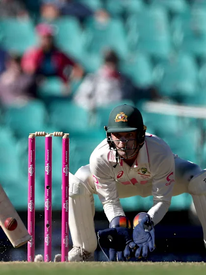 Australia continue to press despite Bethell resistance in Sydney