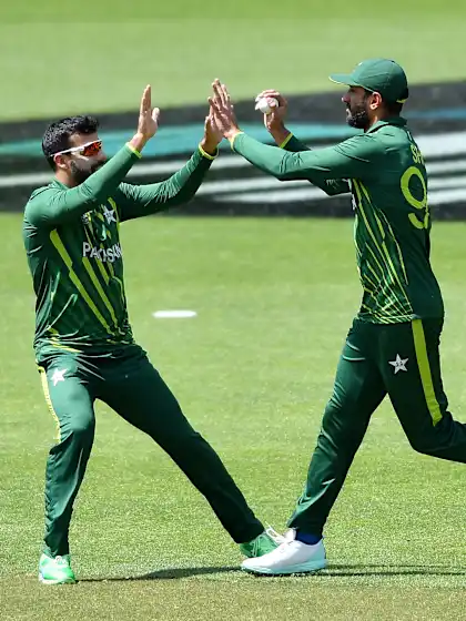 Logo of Shan Masood takes a sharp catch to dismiss Litton Das | T20WC 2022
