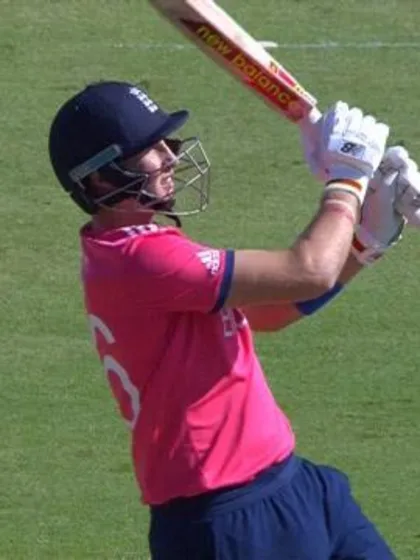 Root dispatches Shapoor's short delivery for a huge Six_640 x 360_web.mp4