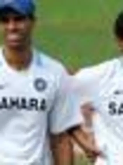 Nehra to replace Praveen Kumar