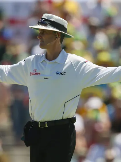 Billy Bowden returns to Emirates Elite Panel of ICC Umpires