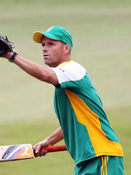 Pakistan appoint World Cup-winning coach for white-ball team; Aussie great takes over red-ball reins