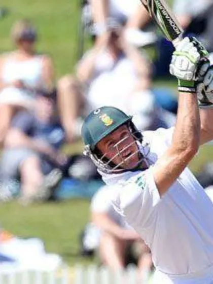 South Africa edges ahead in second Test