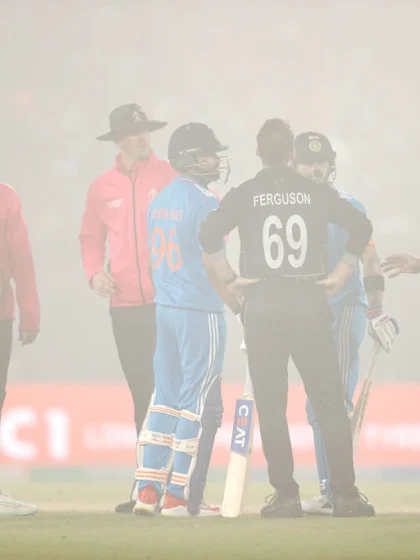 Falling fog delays table-topping India versus New Zealand match