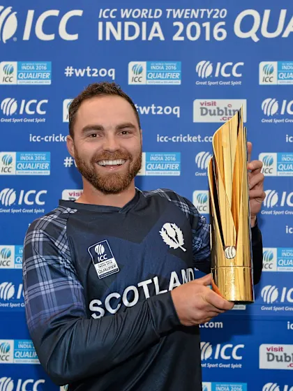 Mommsen retires after 127 caps for Scotland