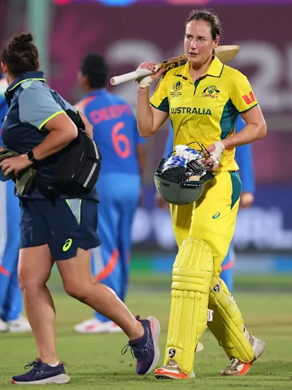Perry walks off the field retired hurt | CWC25
