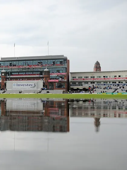 Rain stymies England’s progress