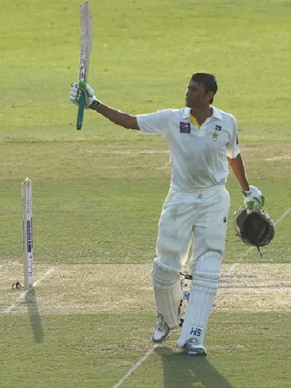 Three-ton Younus, Azhar put Pakistan on top