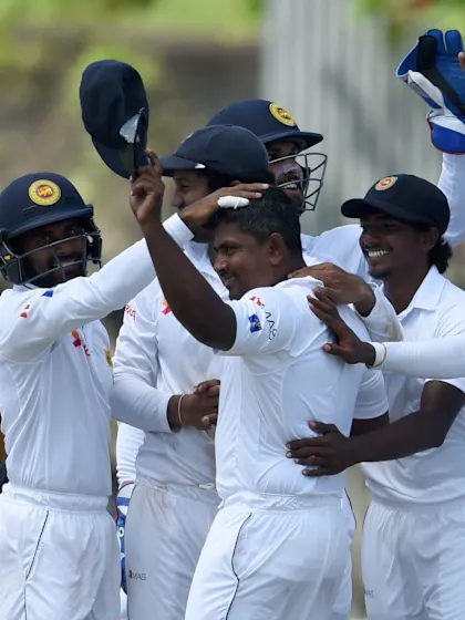 Australia in trouble after 21-wicket day