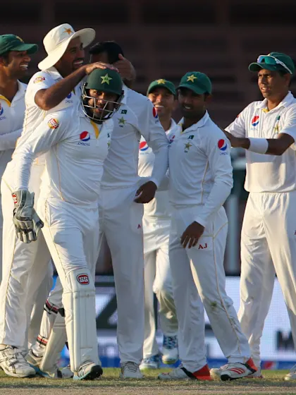 Hafeez, Malik give Pakistan edge as England chases 284