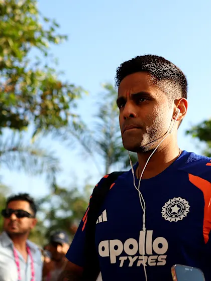 LIVE: India, New Zealand chase World Cup glory