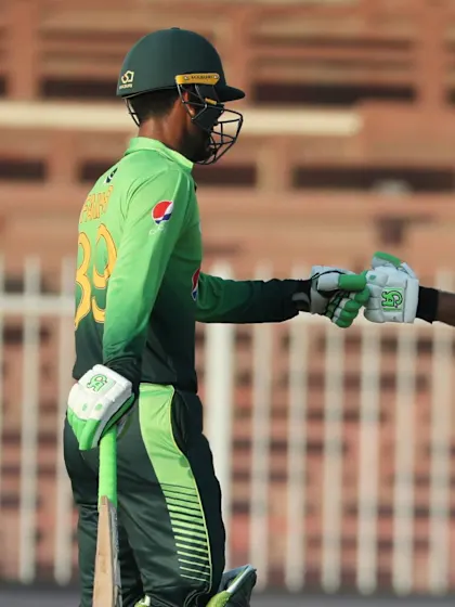Shinwari picks up five wickets in 21 balls as Pakistan completes sweep