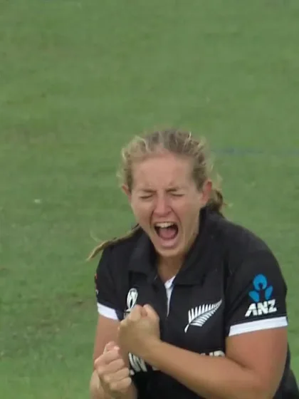 Logo of Wicket: Frankie Mackay deceives Sophia Dunkley