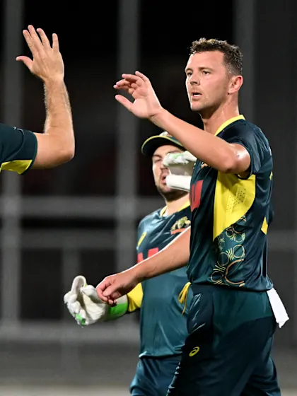 Australia extend record streak with victory over South Africa