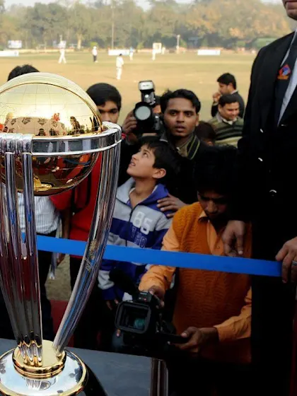 Emirates shares ICC CWC 2011 trophy with Dubai's street players
