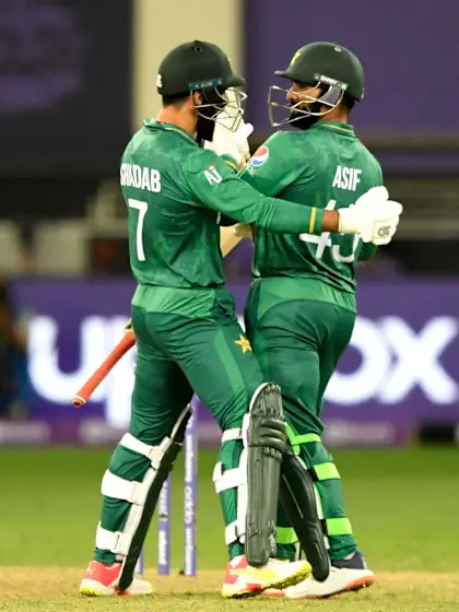 Stunning Asif Ali cameo powers Pakistan to the top of the table