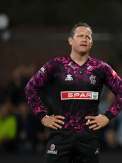 Eoin Morgan smashes 83* from 29 balls in record T20 chase