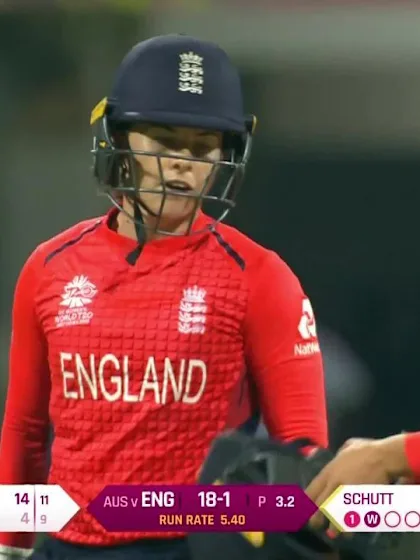 AUS v ENG: Tammy Beaumont skyer caught by Elyse Villani