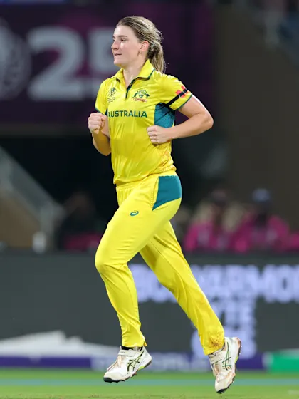 Sutherland snaps Kaur to bring Australia back in the game | CWC25