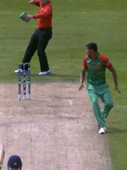 Berrington blocks 4 from non-strikers end!