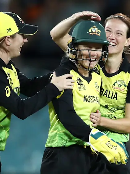 Healy, Mooney stand stuns Bangladesh