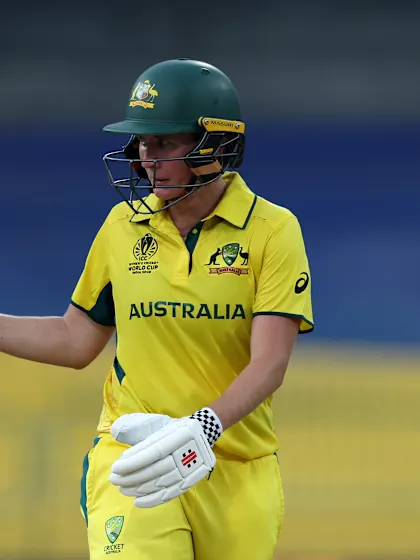 Mooney ton helps Australia overcome Pakistan in CWC25