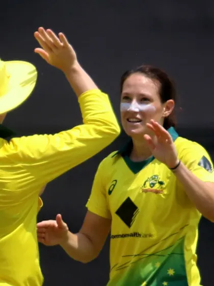 India lose again after Mooney, Villani 50s and Schutt hat-trick