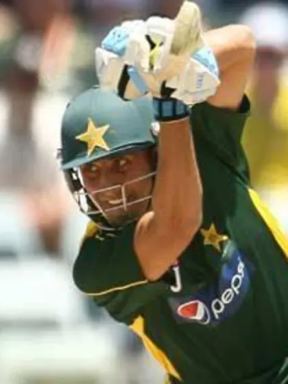 Younis to replace Yousuf in Pakistan squad