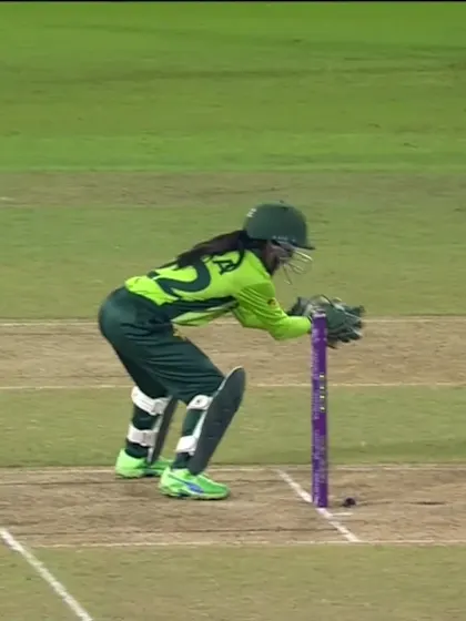 Em Arlott - Wicket - England Women vs Pakistan Women