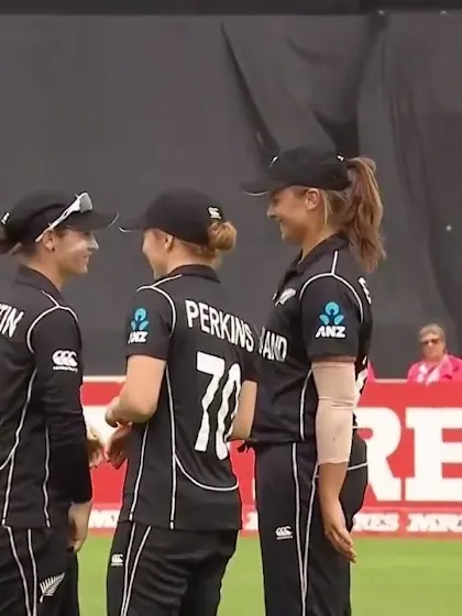 Logo of WICKET:  Hannah Rowe picks up Kainat Imtiaz for 7