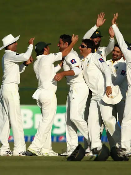 Pakistan rout New Zealand for 1-0 lead
