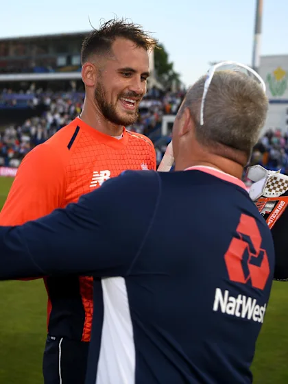 England win to level T20I series with India