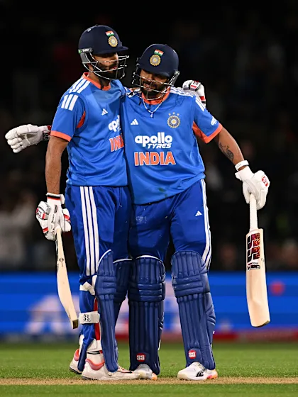 India complete record chase to beat New Zealand