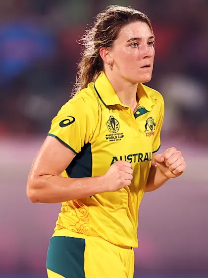 Sutherland's feisty five-wicket haul | Player Highlights | CWC25