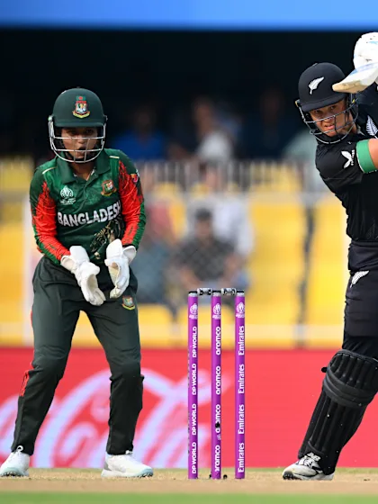 Suzie Bates's boundary fest off Marufa Akter | CWC25