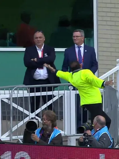 CWC19: Eng v Pak - Chris Woakes dropped at second attempt by security man