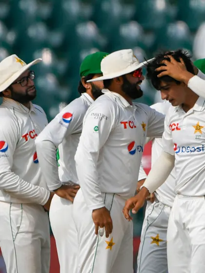 Pakistan fight back in final session after Khawaja, Smith fifties