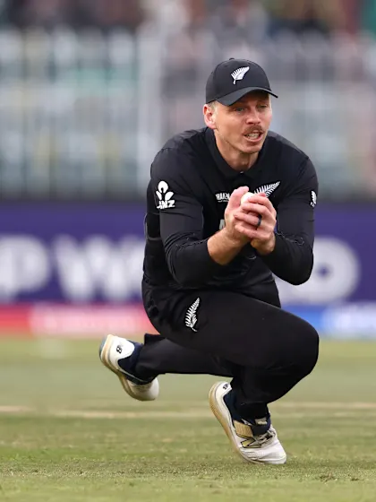 Bracewell's brilliant catch | BAN v NZ | Champions Trophy