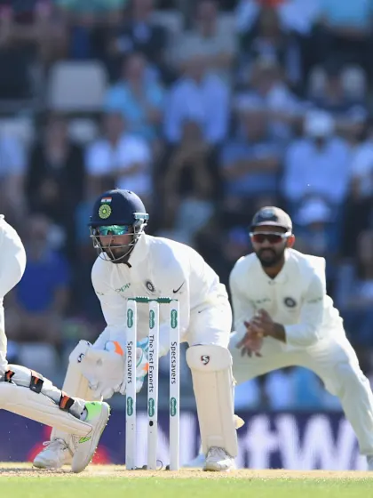 England amass 233-run lead after brilliant middle-order fightback