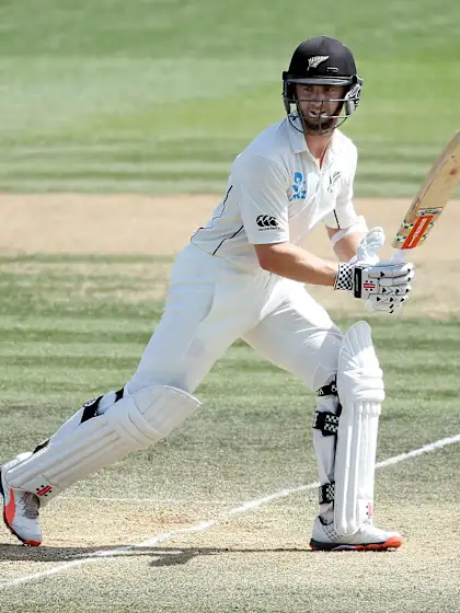 Williamson holds firm, but Sri Lanka continues to fight 
