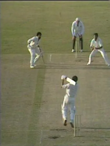 Murray & Roberts add 64 for the 10th wicket to beat Pak by 1-wicket