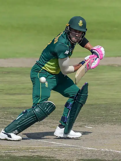 Du Plessis hundred gets South Africa back to winning ways
