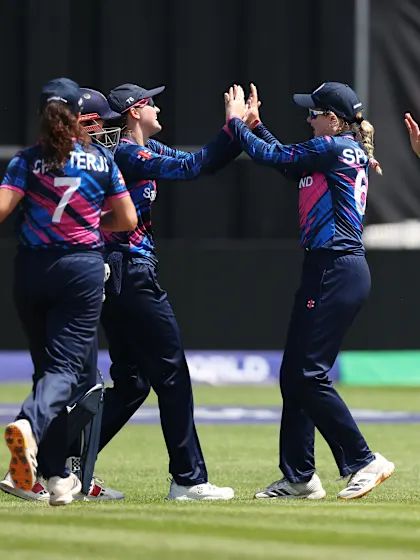 Kathryn Bryce sends Isabella Gaze back into the hut | Women's T20WC 2026