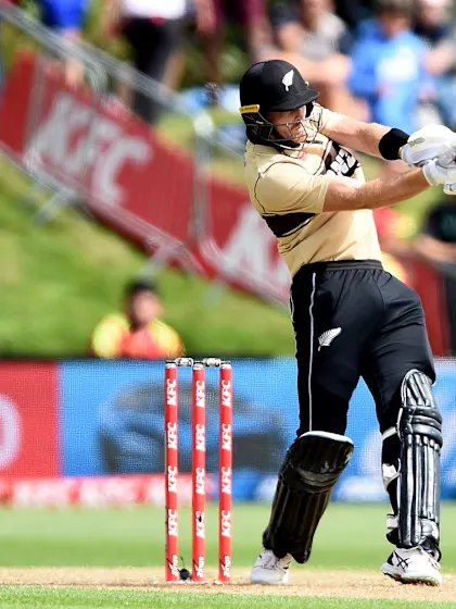 Brilliant Guptill powers New Zealand to nail-biting win over Australia