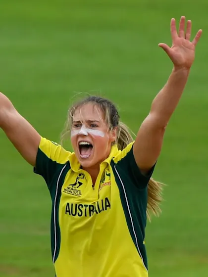 Head to Head: Ellyse Perry v Natalie Sciver